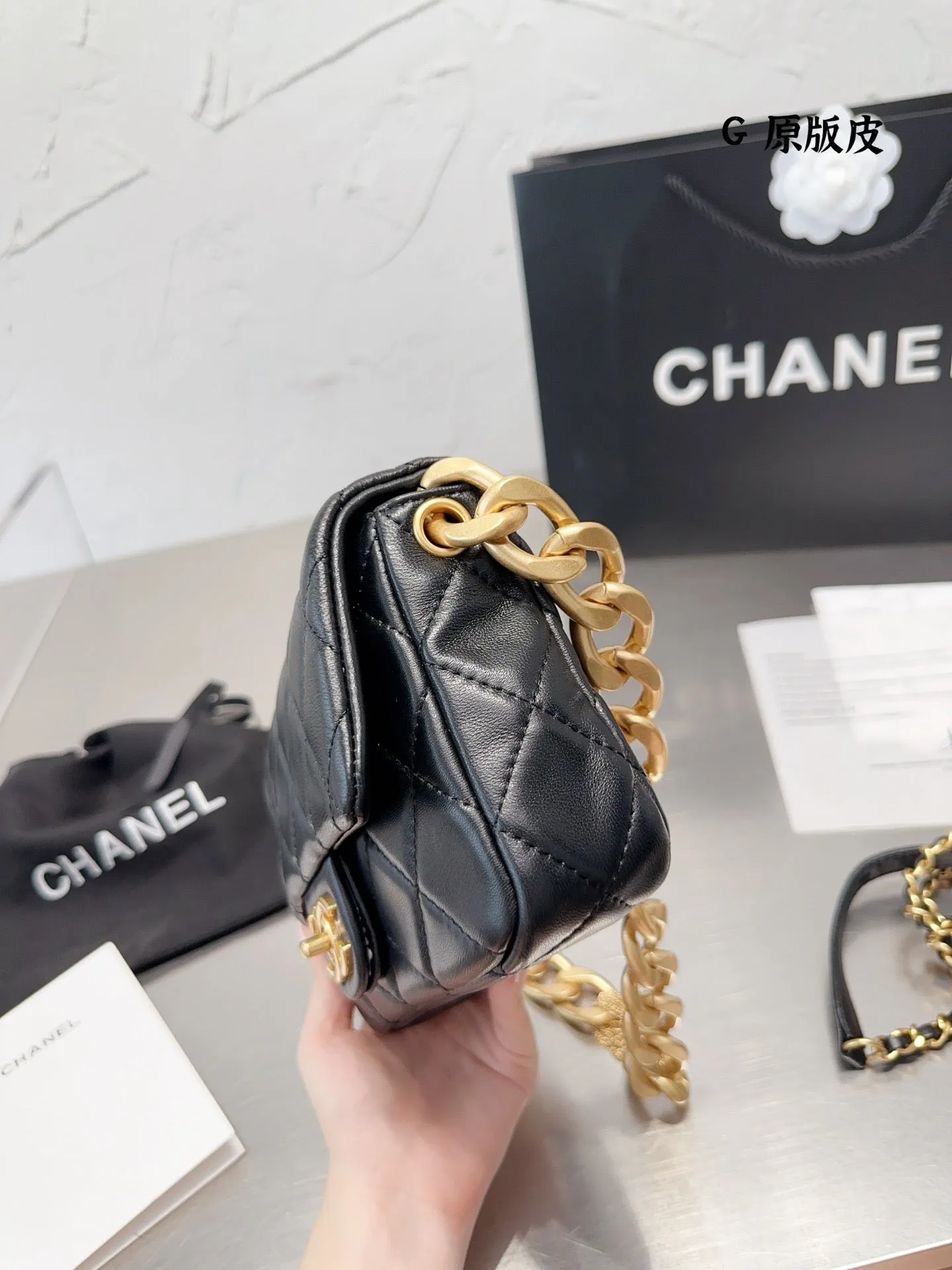 CC754 Small Flap Bag / 6.6 × 8.2 × 2.3 in