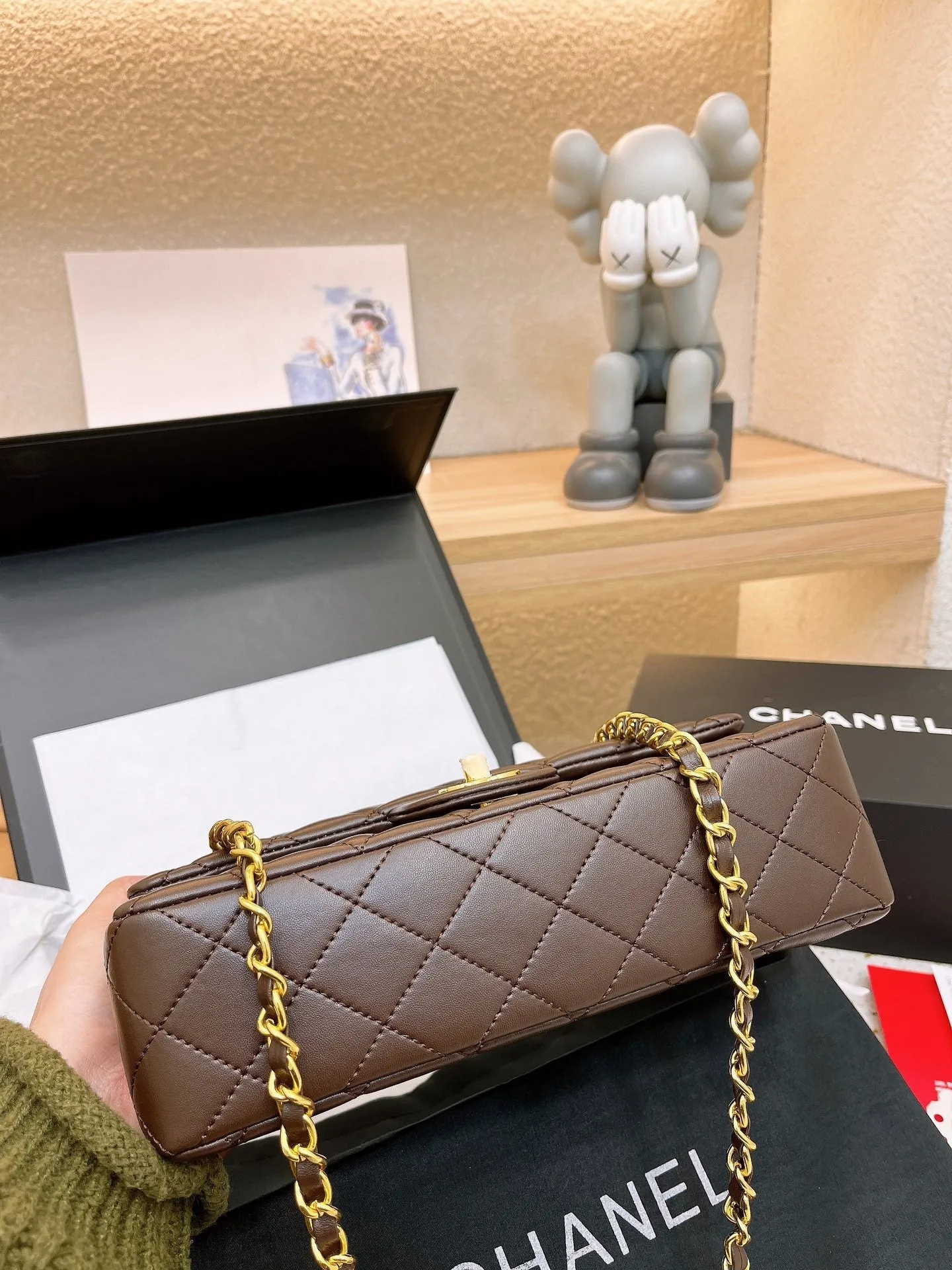 CC862 Classic Handbag / 6 × 9.9 × 2.5 in