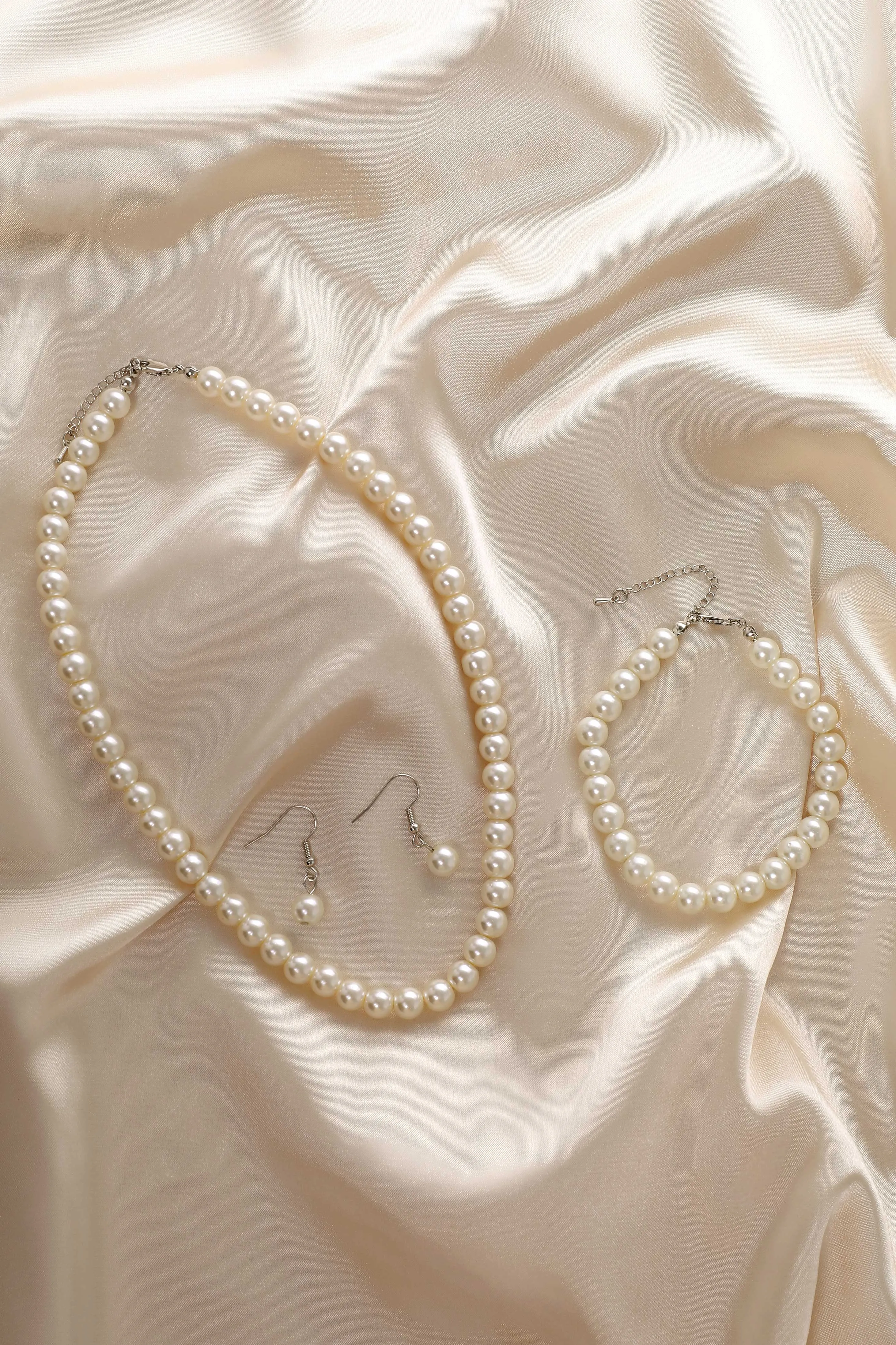 Gorgeous Round Pearl Necklace Set